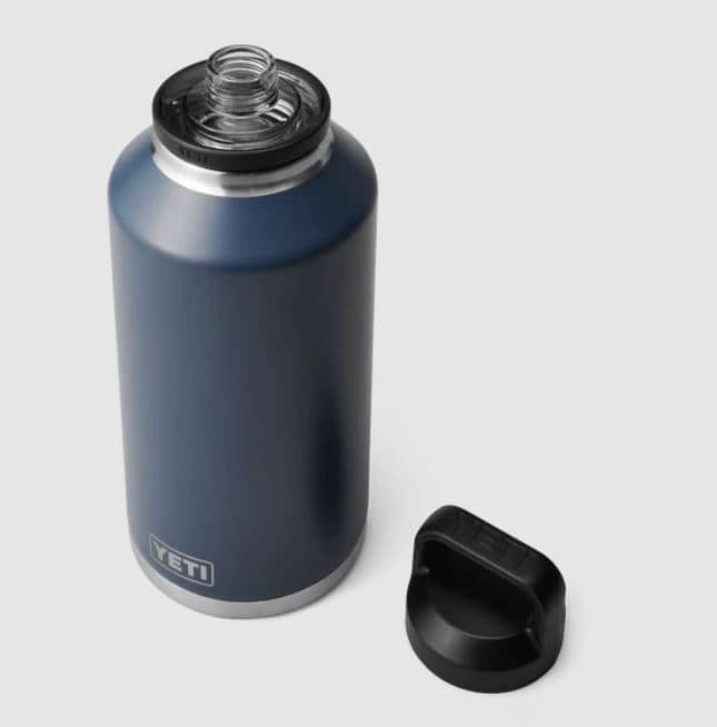 Yeti_Rambler_64_Navy_Bottle_Chug